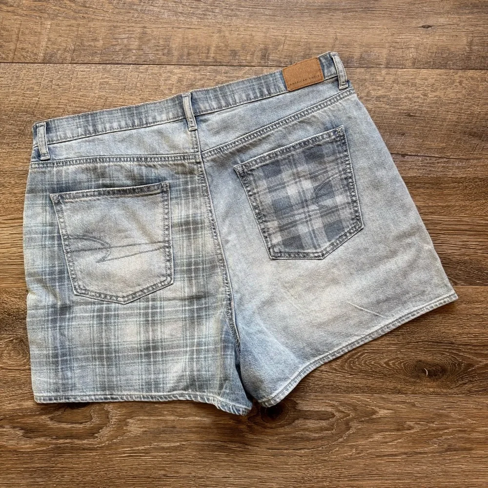 American Eagle Denim Highest Rise Mom Shorts, Women's Size 14 - Picture 5 of 6